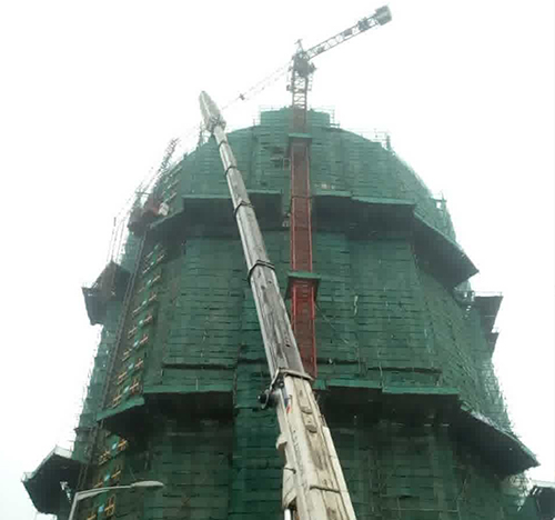 宜都吊车在工地上作业
